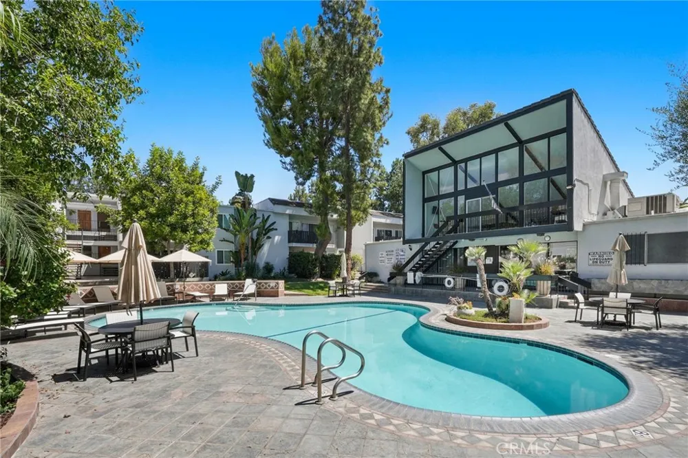 18645 Hatteras St #234 Tarzana, CA 91356