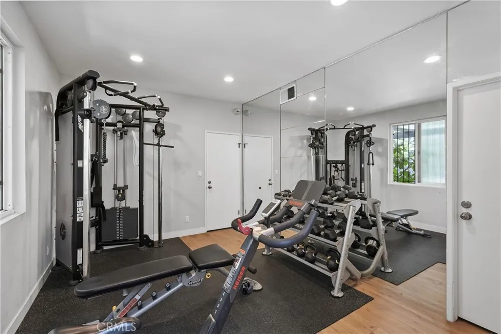 18645 Hatteras St #234 Tarzana, CA 91356