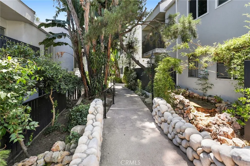 18645 Hatteras St #234 Tarzana, CA 91356