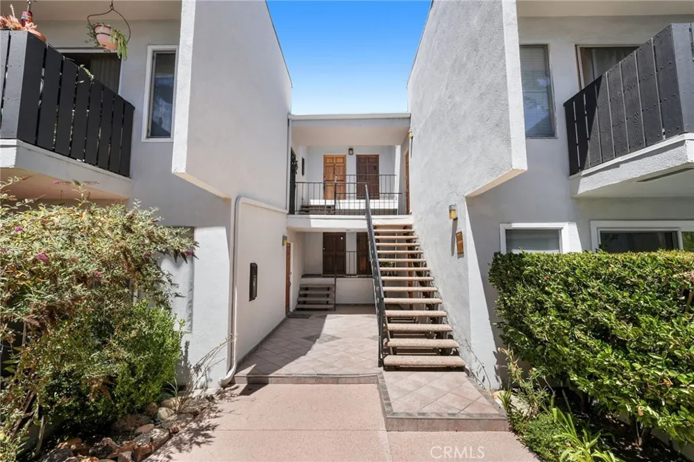 18645 Hatteras St #234 Tarzana, CA 91356