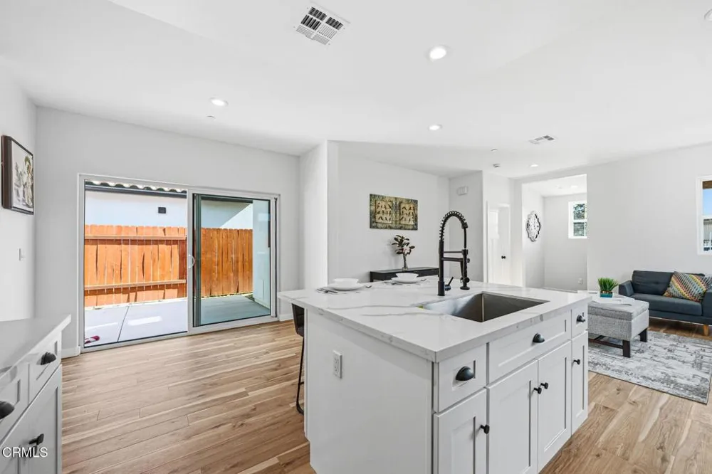 1131 W 2nd Street Oxnard, CA 93030