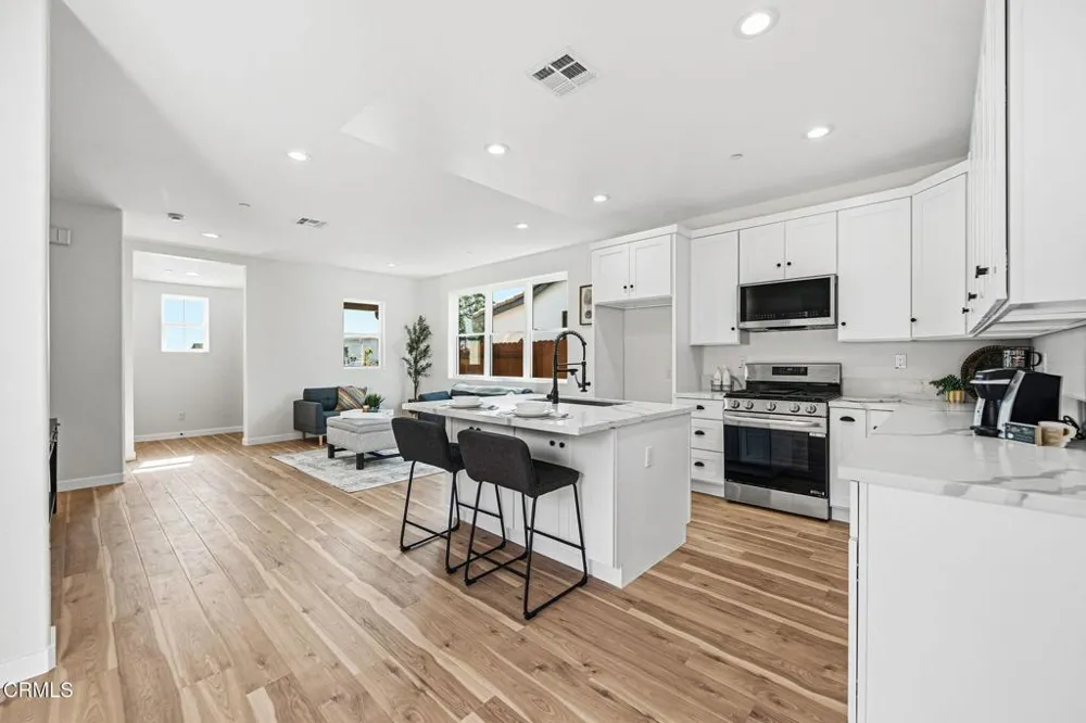 1131 W 2nd Street Oxnard, CA 93030