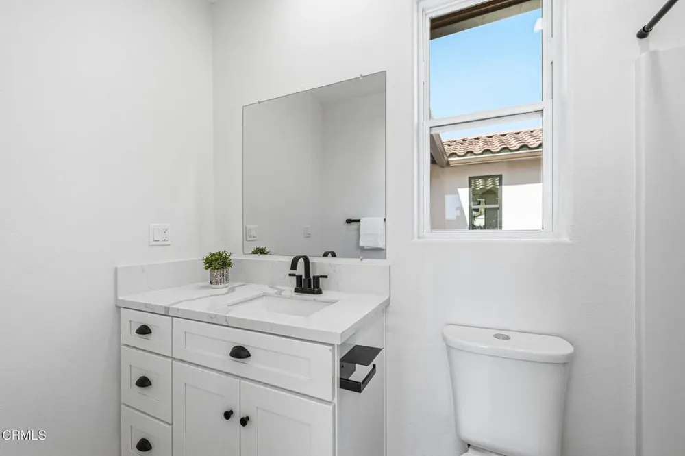 1131 W 2nd Street Oxnard, CA 93030