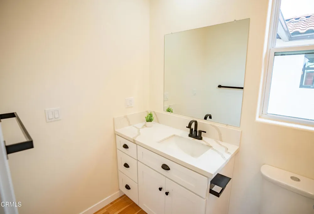 1141 W 2nd Street Oxnard, CA 93030