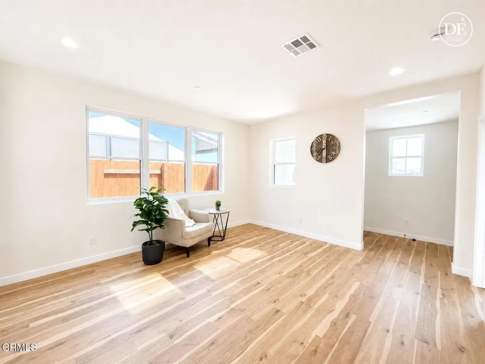 1135 W 2nd Street Oxnard, CA 93030