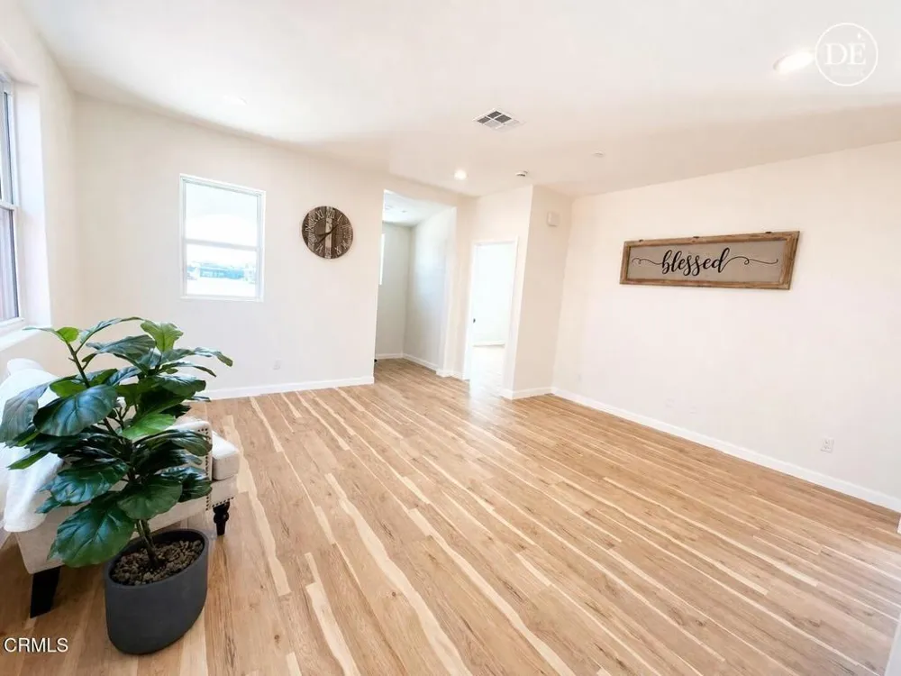 1135 W 2nd Street Oxnard, CA 93030