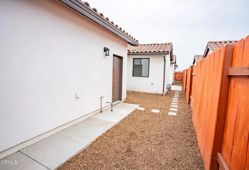 1135 W 2nd Street Oxnard, CA 93030