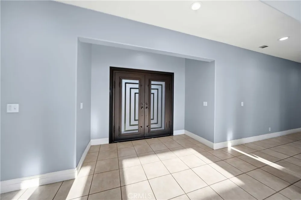 42500 20th W Lancaster, CA 93534
