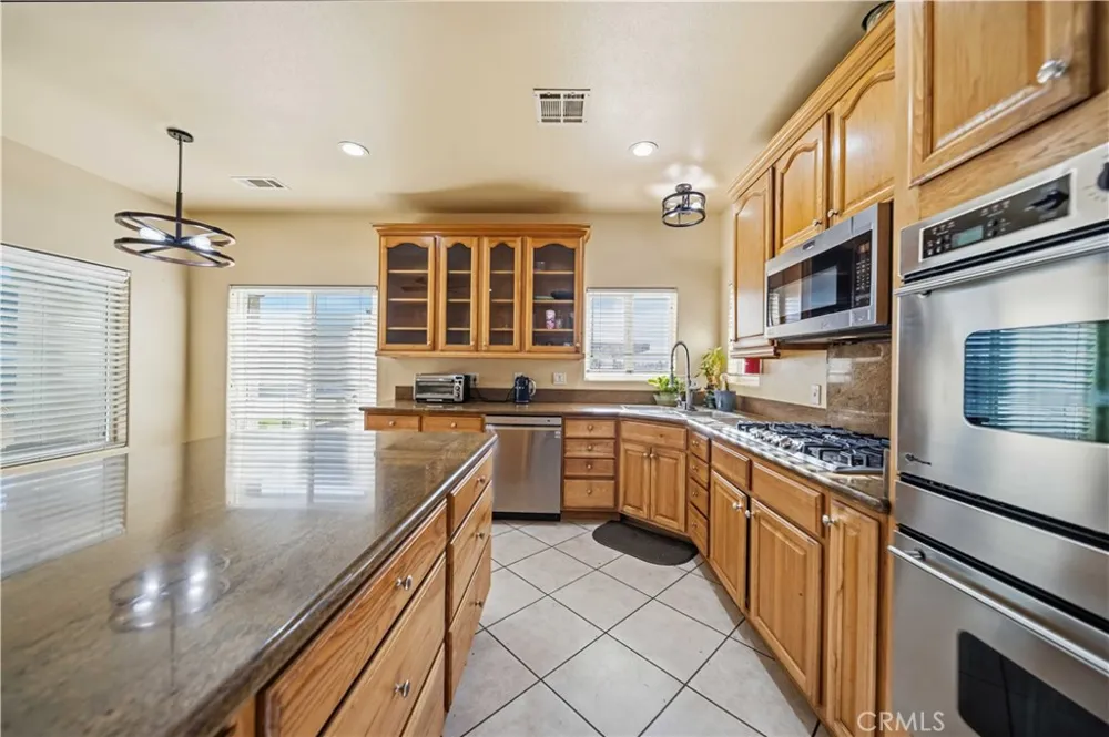 42500 20th W Lancaster, CA 93534