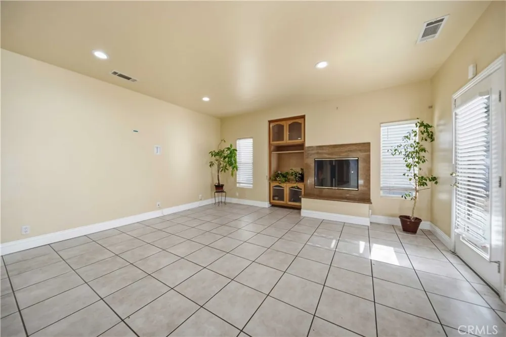 42500 20th W Lancaster, CA 93534