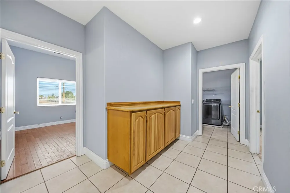 42500 20th W Lancaster, CA 93534