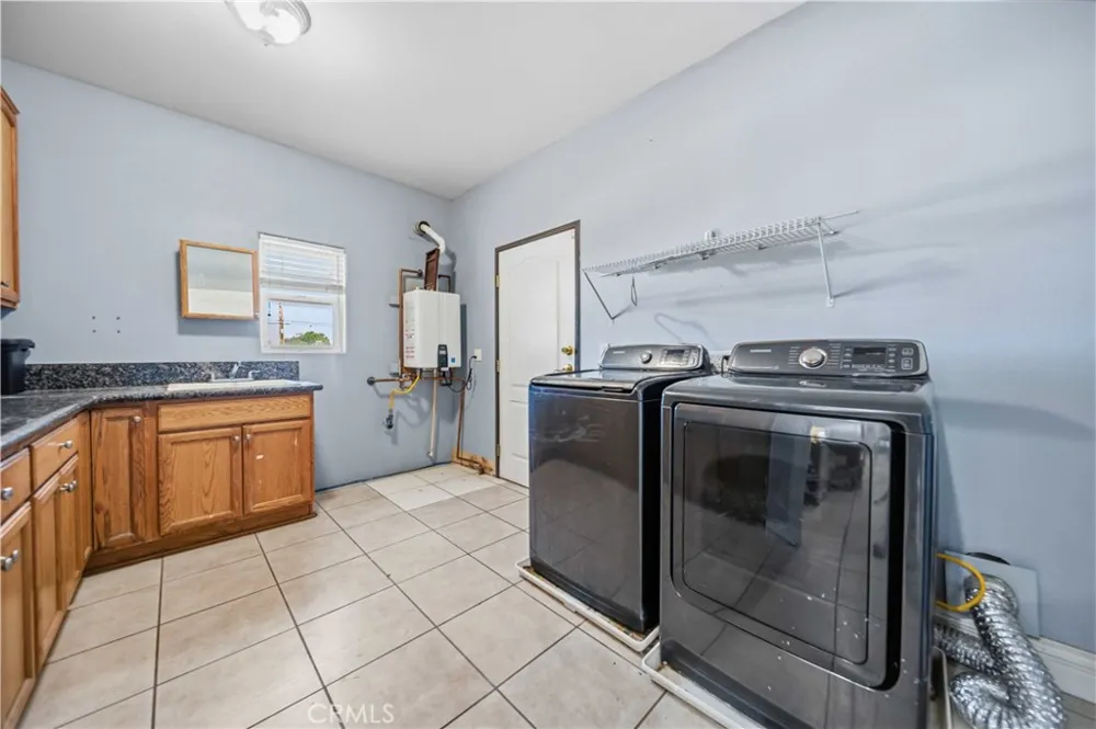 42500 20th W Lancaster, CA 93534