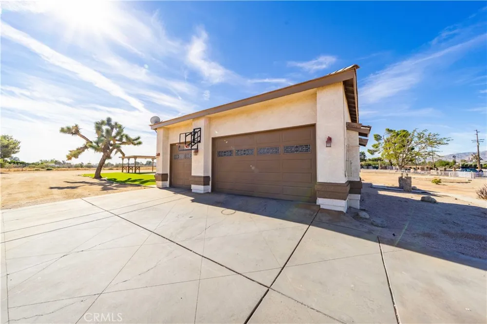 42500 20th W Lancaster, CA 93534