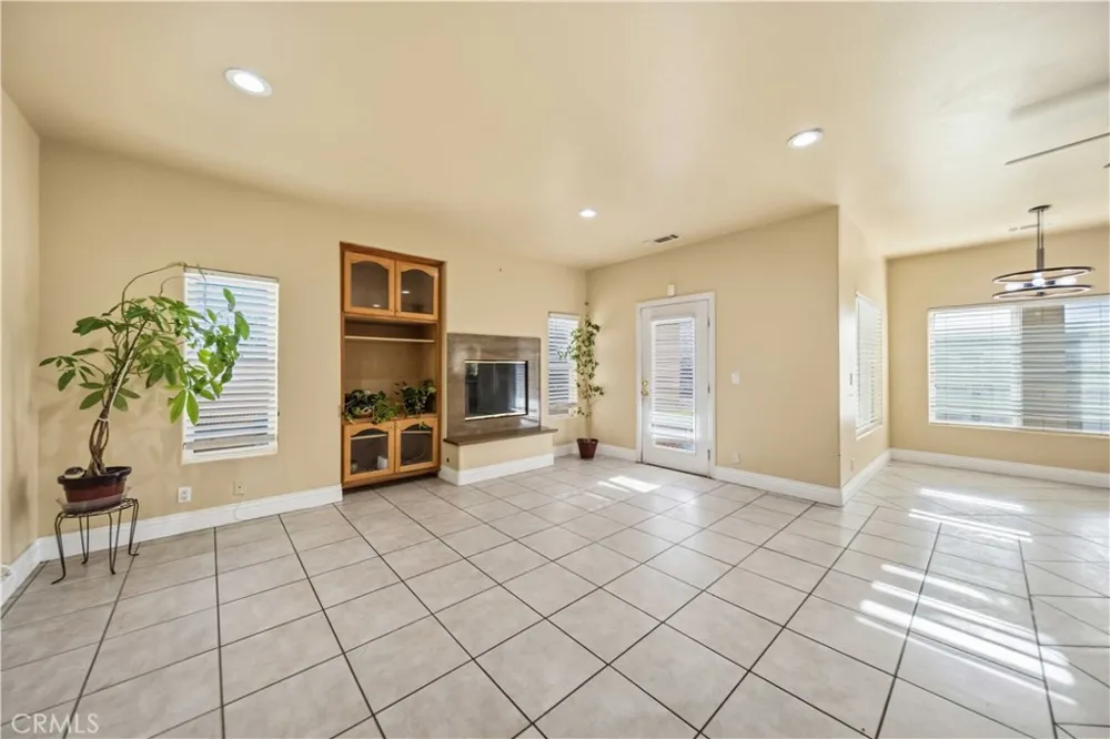 42500 20th W Lancaster, CA 93534
