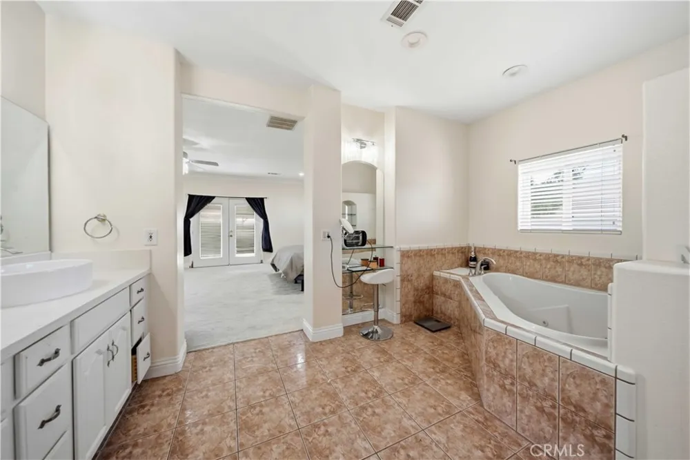 42500 20th W Lancaster, CA 93534