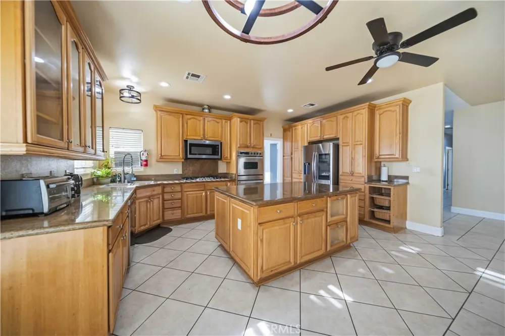 42500 20th W Lancaster, CA 93534