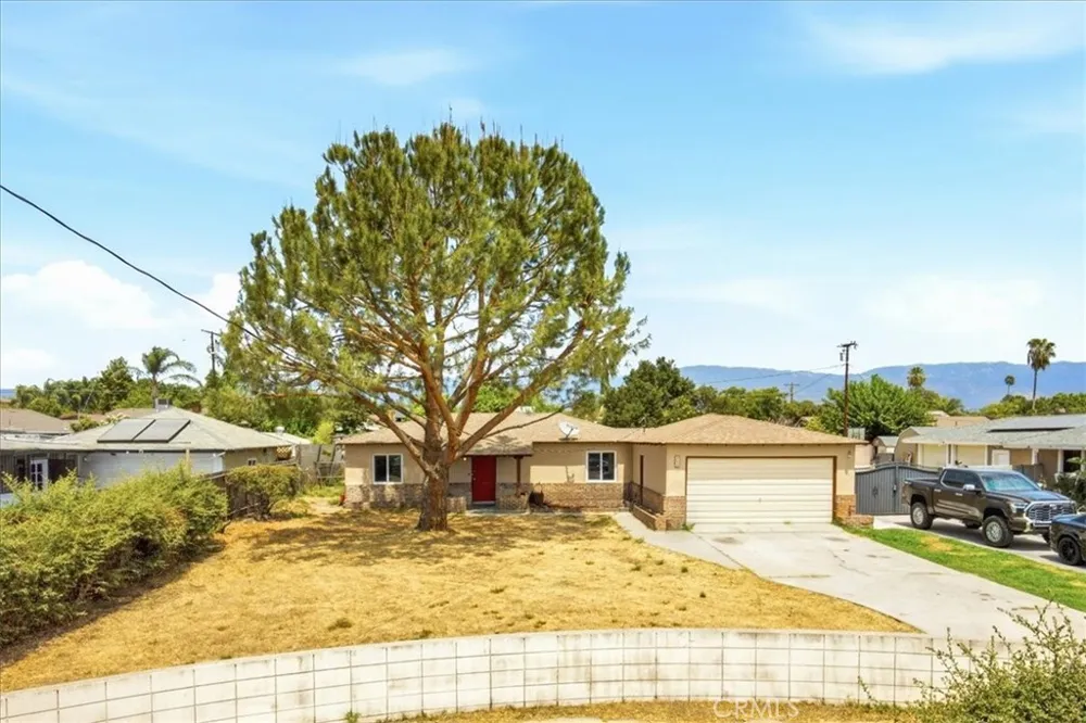 548 E Etiwanda Rialto, CA 92376