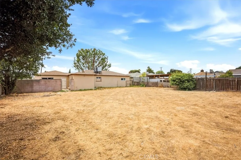 548 E Etiwanda Rialto, CA 92376