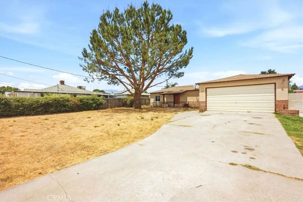 548 E Etiwanda Rialto, CA 92376