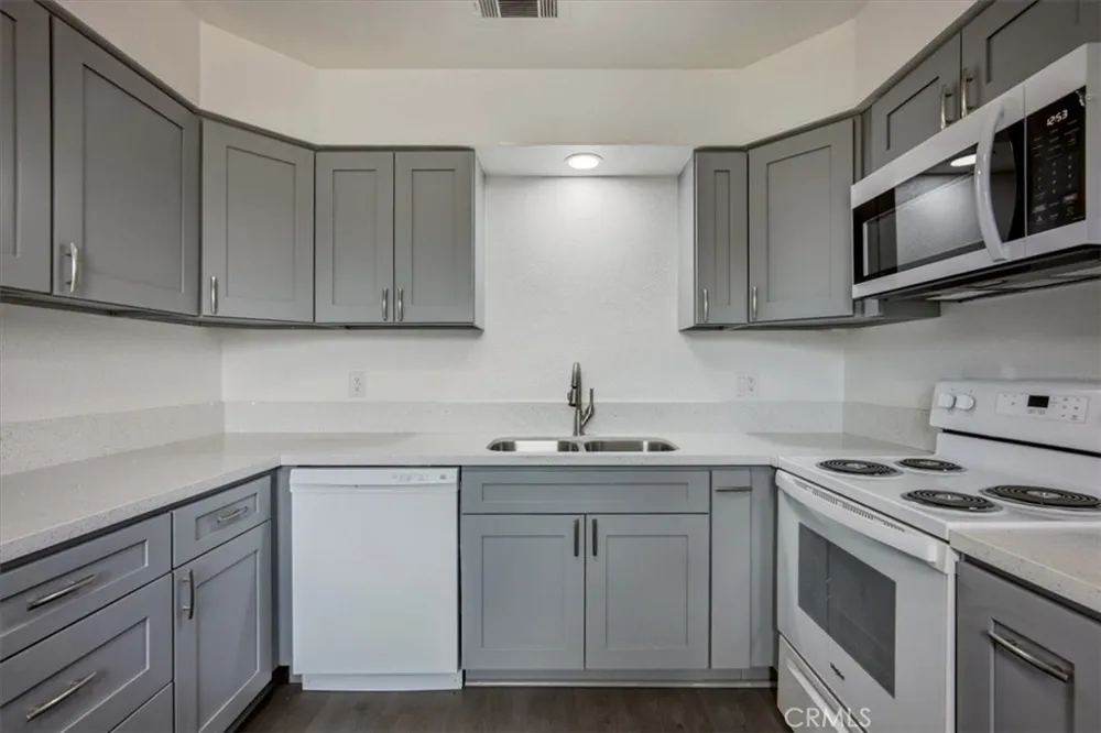 548 E Etiwanda Rialto, CA 92376