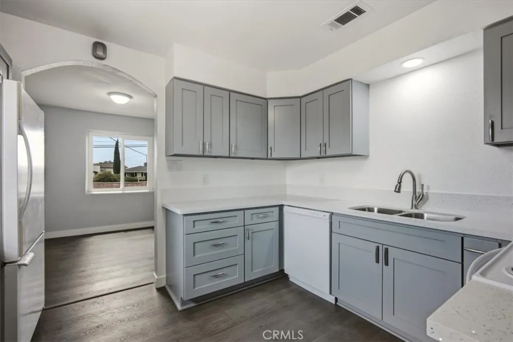 548 E Etiwanda Rialto, CA 92376