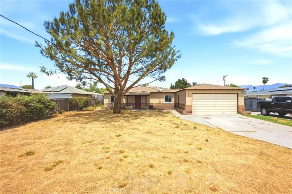 548 E Etiwanda Rialto, CA 92376