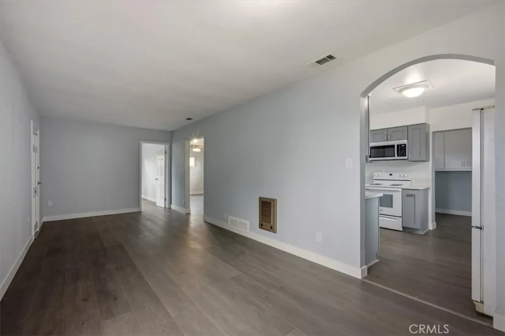 548 E Etiwanda Rialto, CA 92376