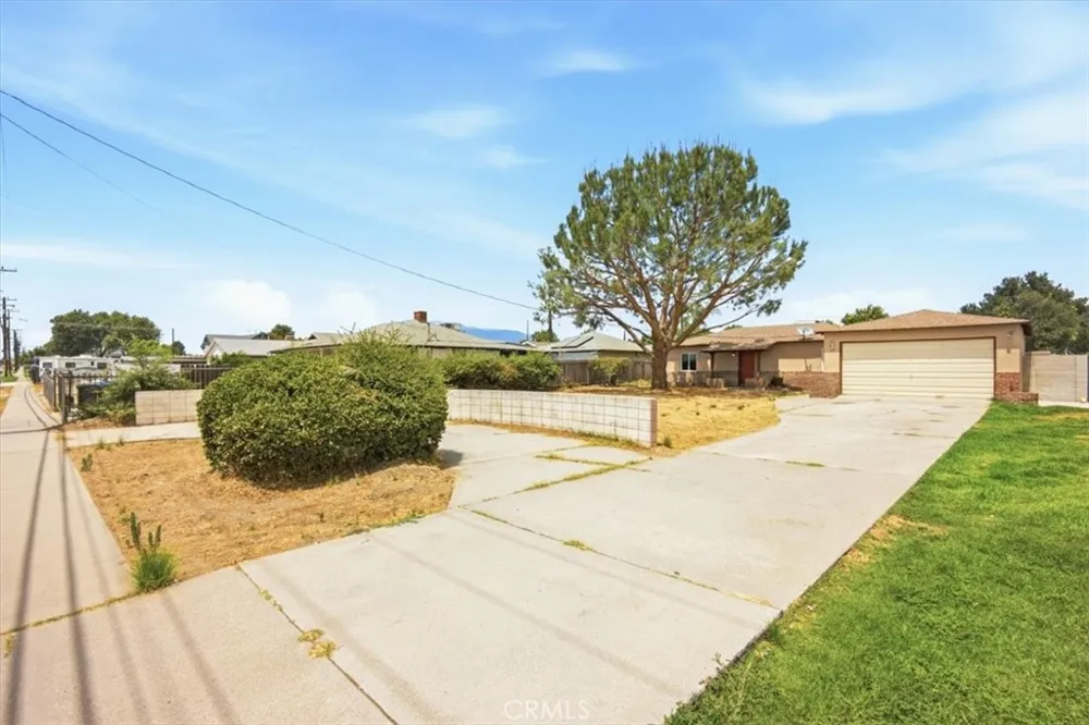 548 E Etiwanda Rialto, CA 92376