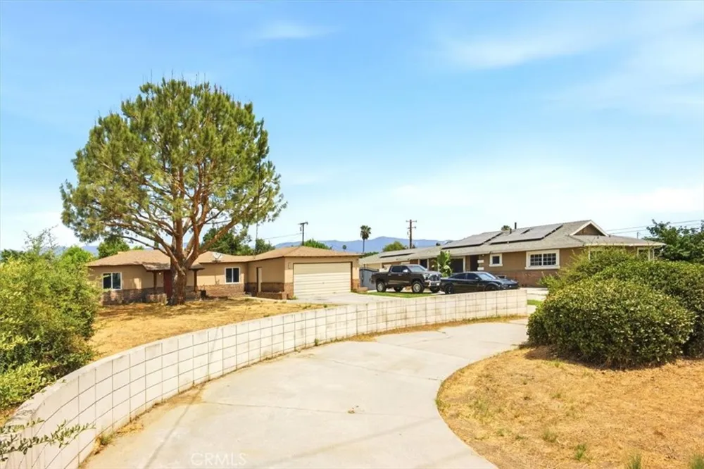 548 E Etiwanda Rialto, CA 92376