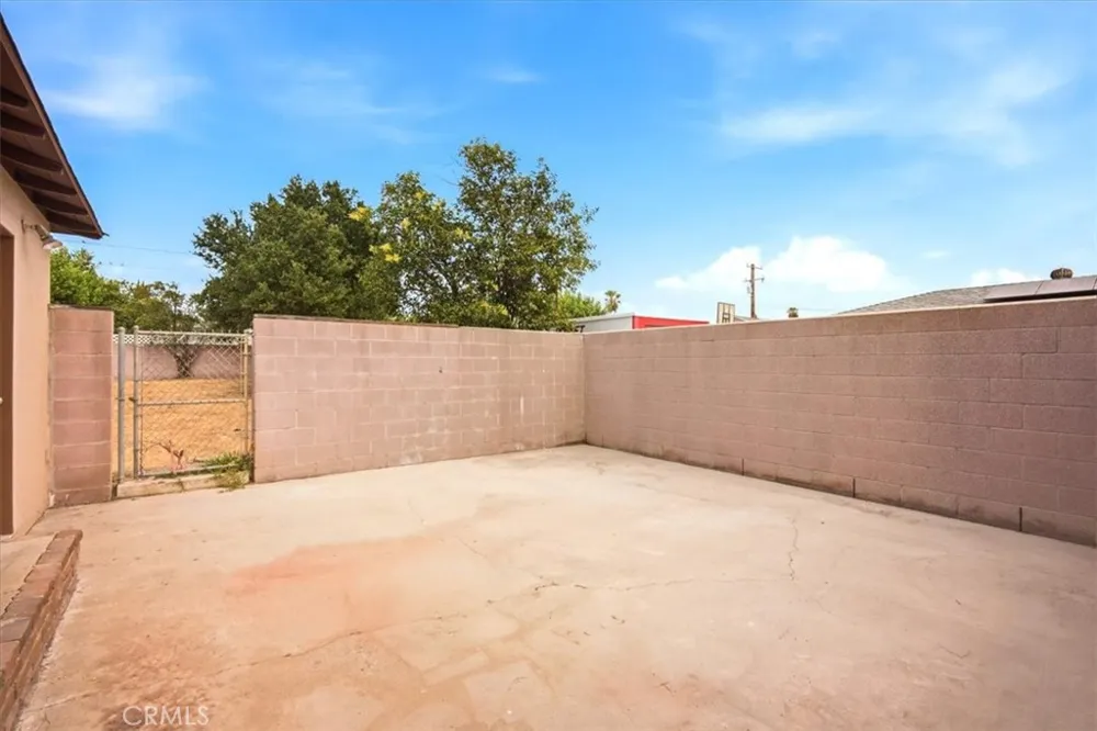548 E Etiwanda Rialto, CA 92376