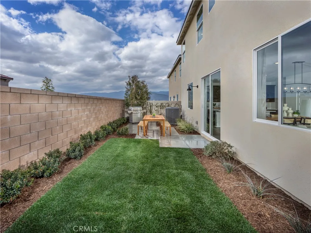 2037 Grapefruit Street Redlands, CA 92374