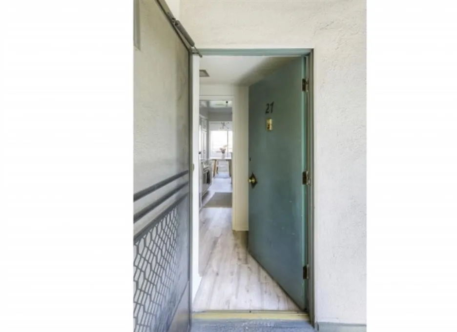 4614 Finley Los Angeles, CA 90027