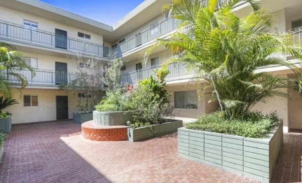 4614 Finley Los Angeles, CA 90027