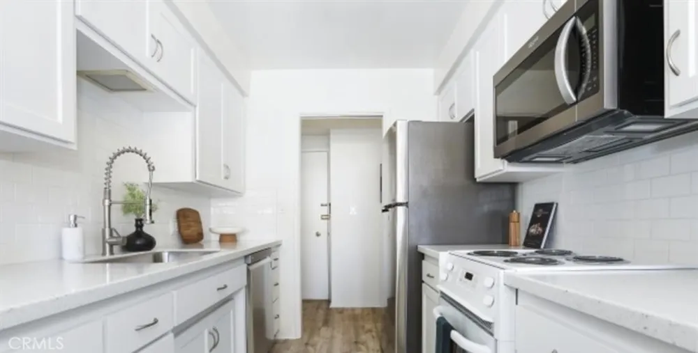 4614 Finley Los Angeles, CA 90027