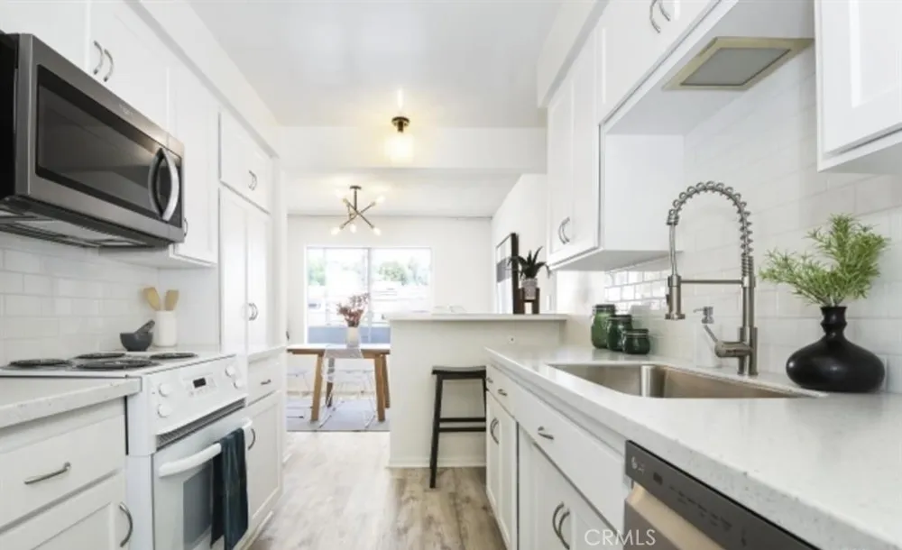 4614 Finley Los Angeles, CA 90027