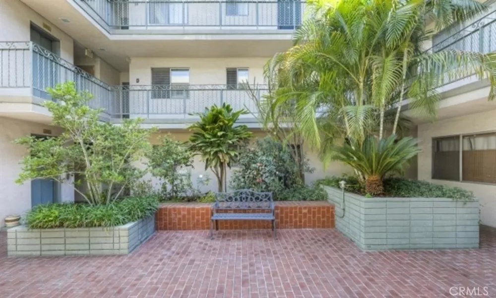 4614 Finley Los Angeles, CA 90027