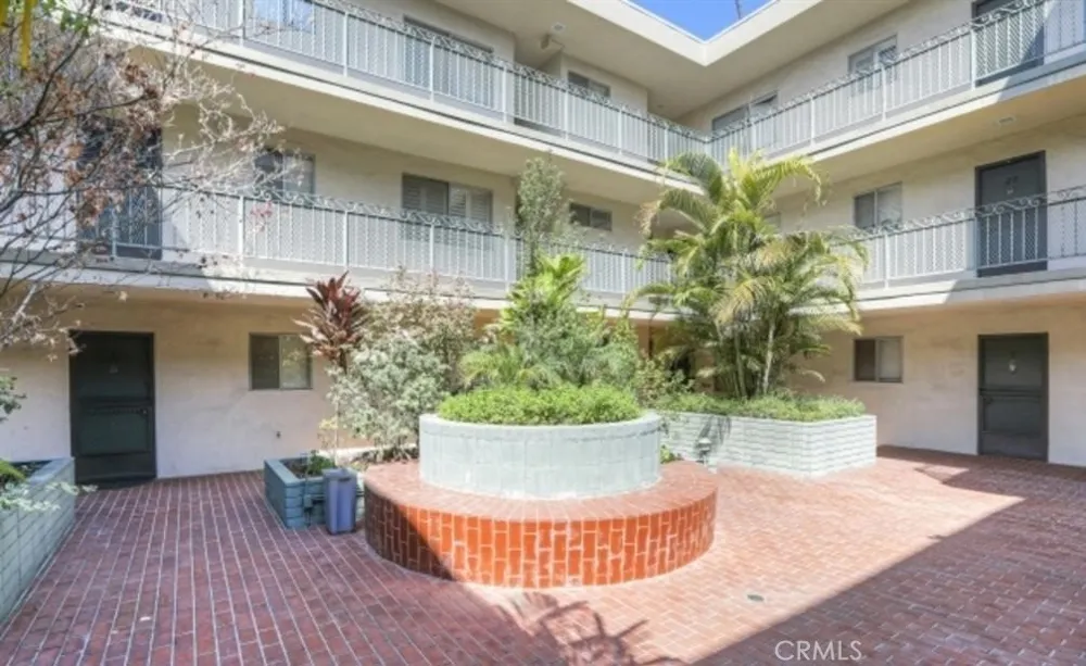 4614 Finley Los Angeles, CA 90027