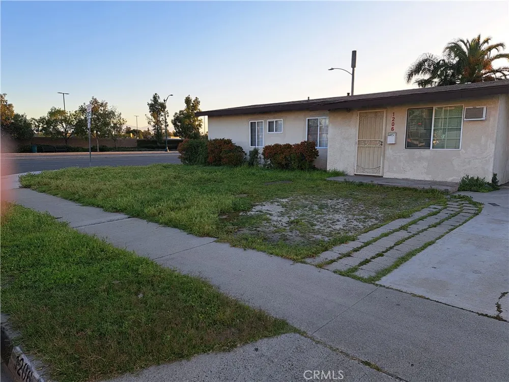 1206 S Palm Anaheim, CA 92805