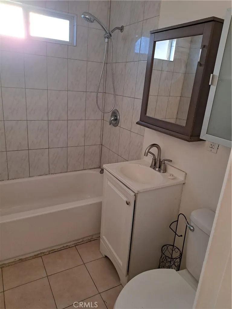 1206 S Palm Anaheim, CA 92805