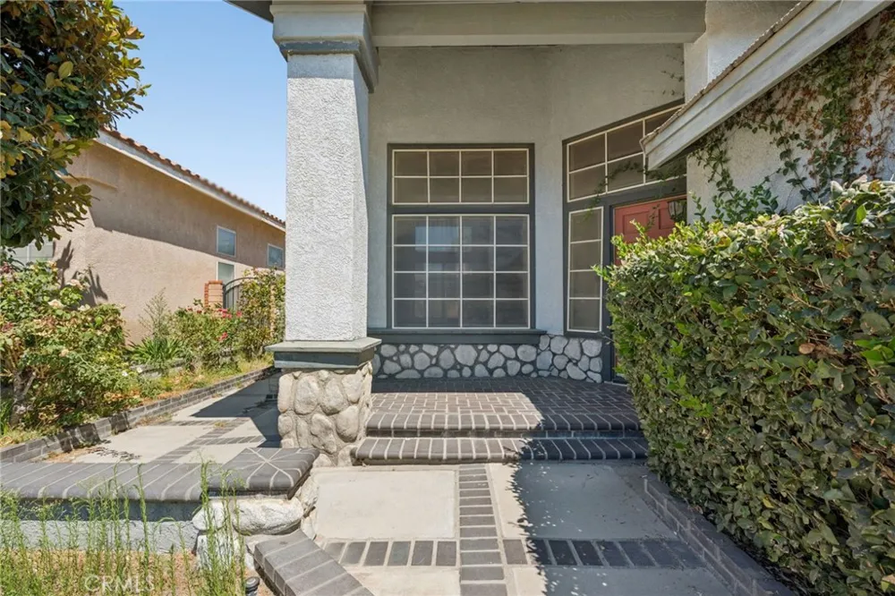 6613 Blanchard Fontana, CA 92336