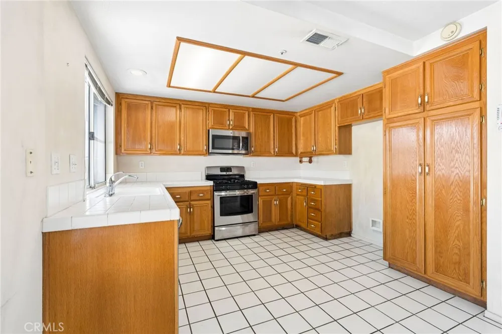 6613 Blanchard Fontana, CA 92336