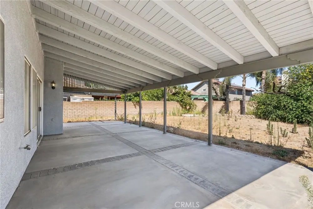 6613 Blanchard Fontana, CA 92336