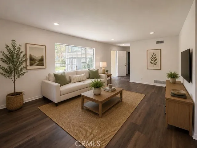 534 S Townsend Street Santa Ana, CA 92703