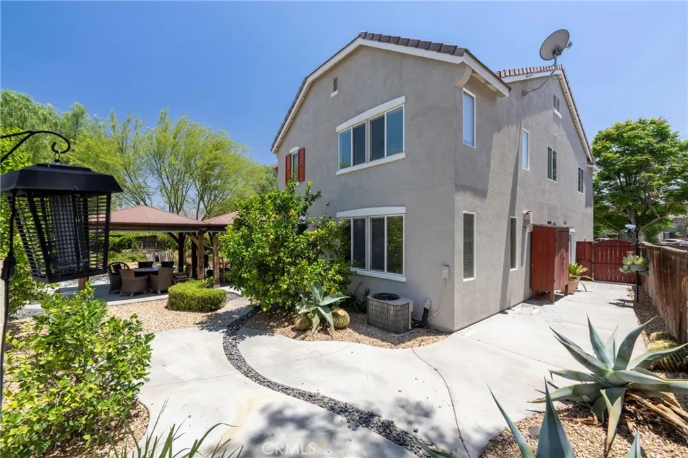 3819 Saint Austell Perris, CA 92571