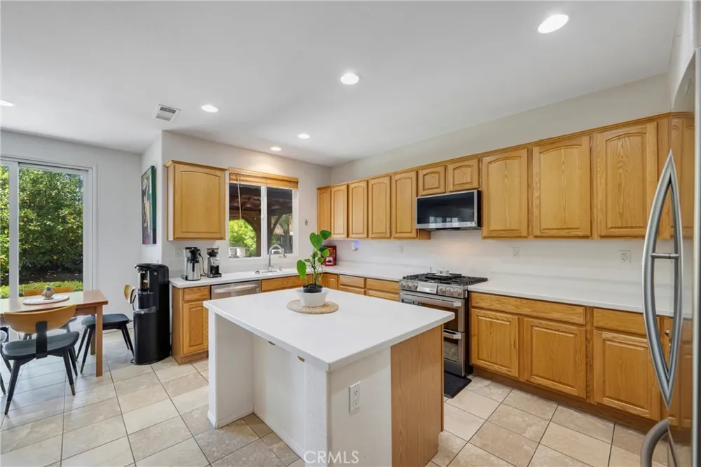 3819 Saint Austell Perris, CA 92571