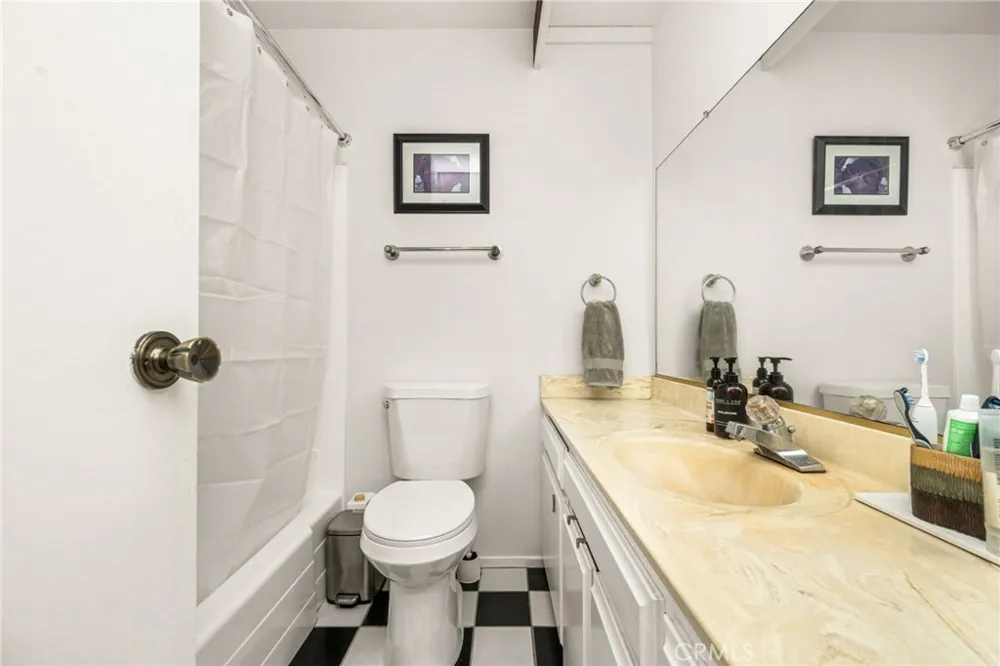 320 W 220th Unit 4 Carson, CA 90745