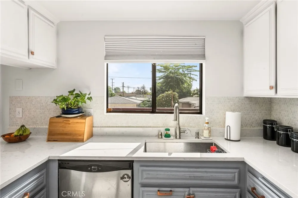 320 W 220th Unit 4 Carson, CA 90745