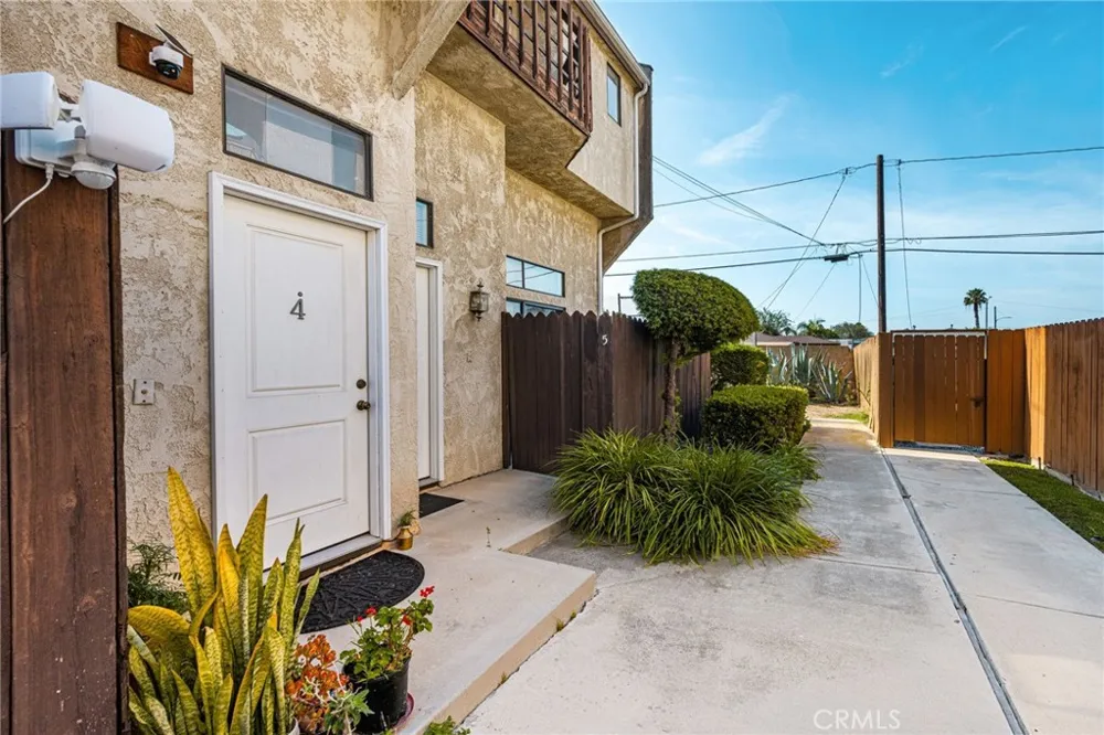 320 W 220th Unit 4 Carson, CA 90745