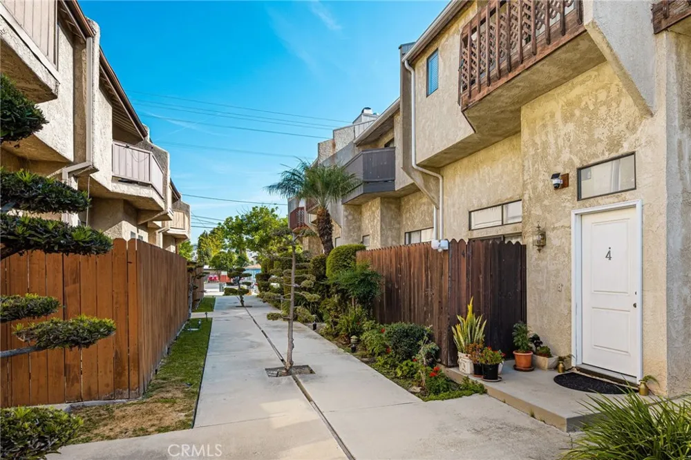 320 W 220th Unit 4 Carson, CA 90745