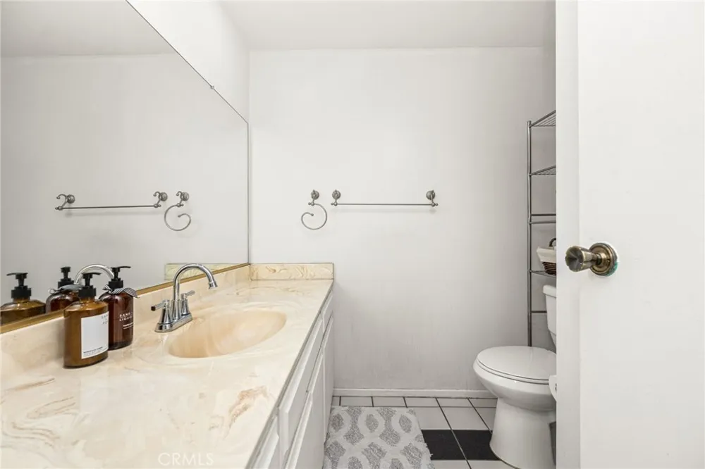 320 W 220th Unit 4 Carson, CA 90745
